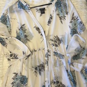 Cream and blue/grey floral Torrid Blouse